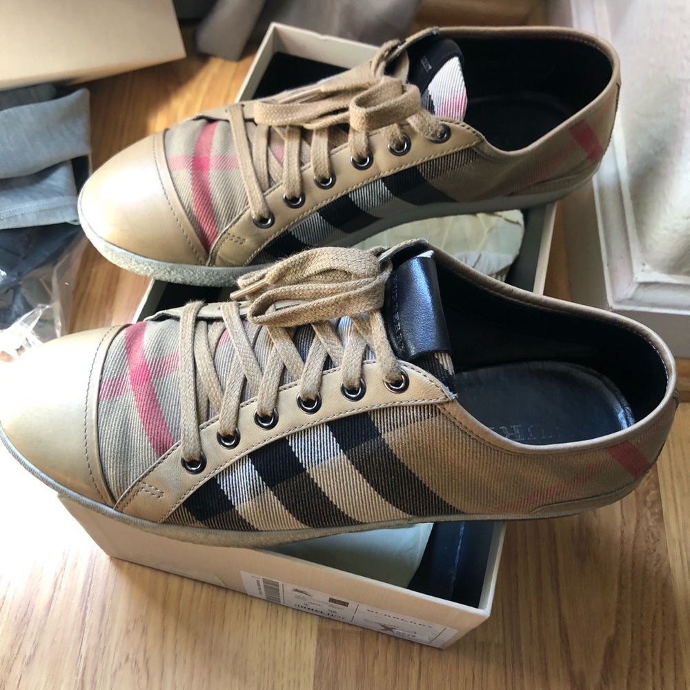 Burberry sneakers with print